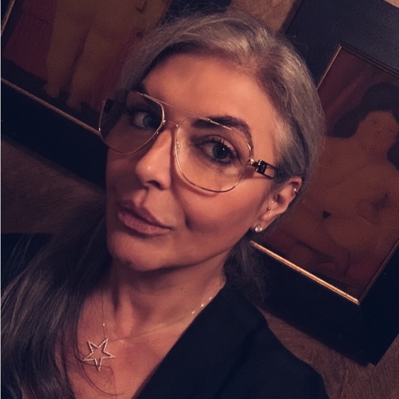 Meet your Posher, JB - Picture 2 of 16